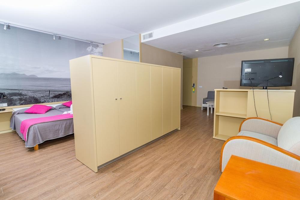 Aparthotel Eix Platja Daurada 4*